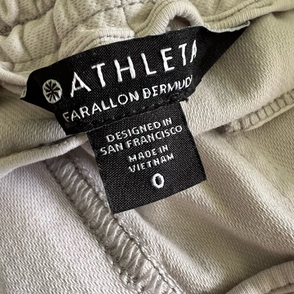 Athleta Ivory Elastic Waist Stretchy Beachy Farallon Bermuda Shorts Size 0 - Picture 6 of 15